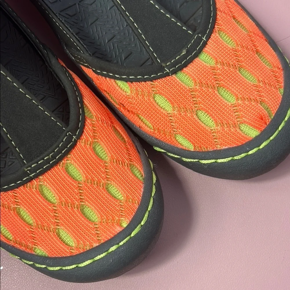 Muk Luk Orange Black Water Shoes Durable Soles - Picture 5 of 8
